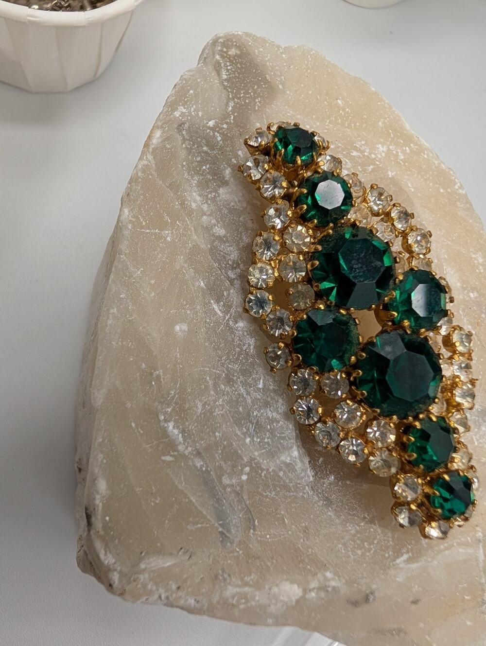 Vintage AUSTRIA Emerald Green & Clear Rhinestone Brooch Pin Gold Tone Costume